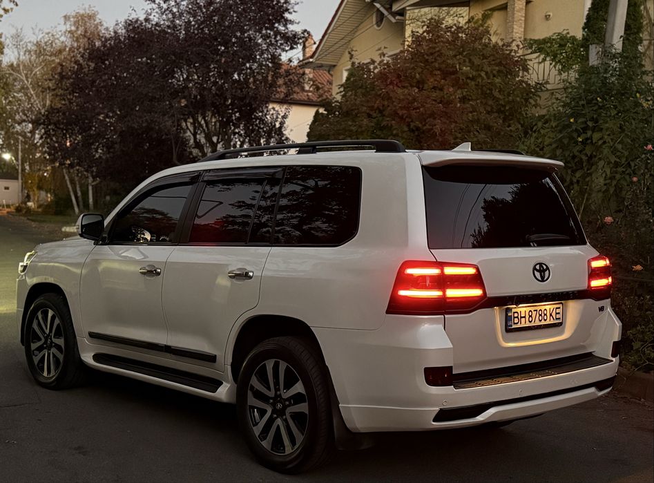 Toyota Land Cruiser 200 2016 v8 diеsel