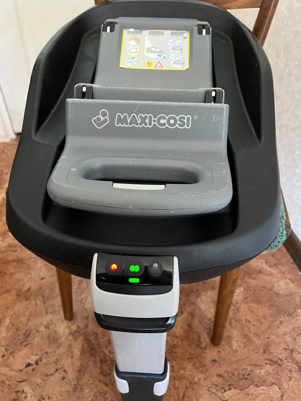 Продам Базу для автокресла Maxi-Cosi FamilyFix