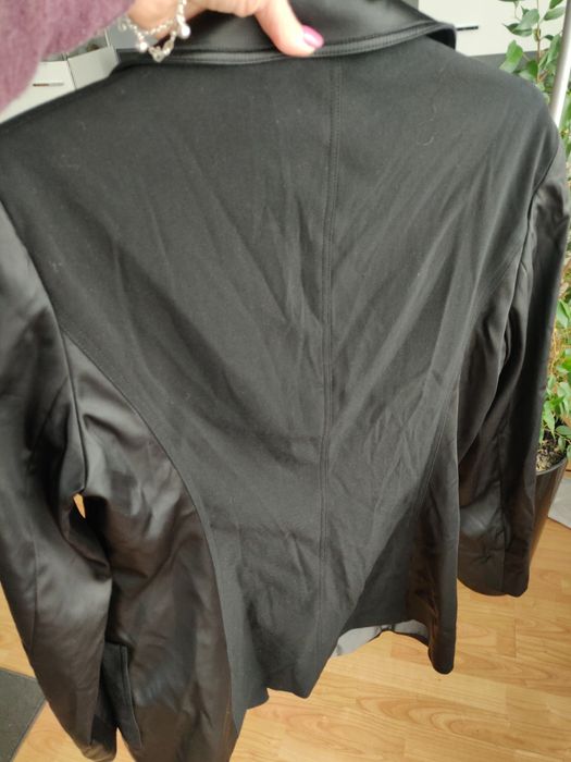 Czarny elegancki  firmowy żakiet