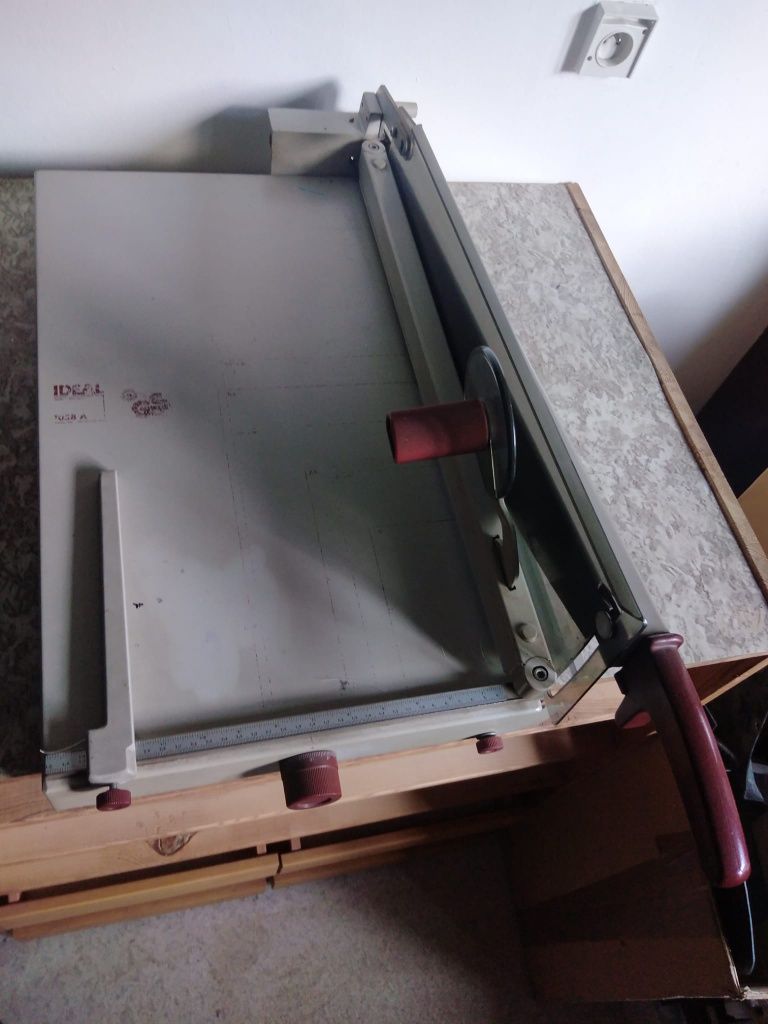 Gilotynka "IDEAL 1058A"