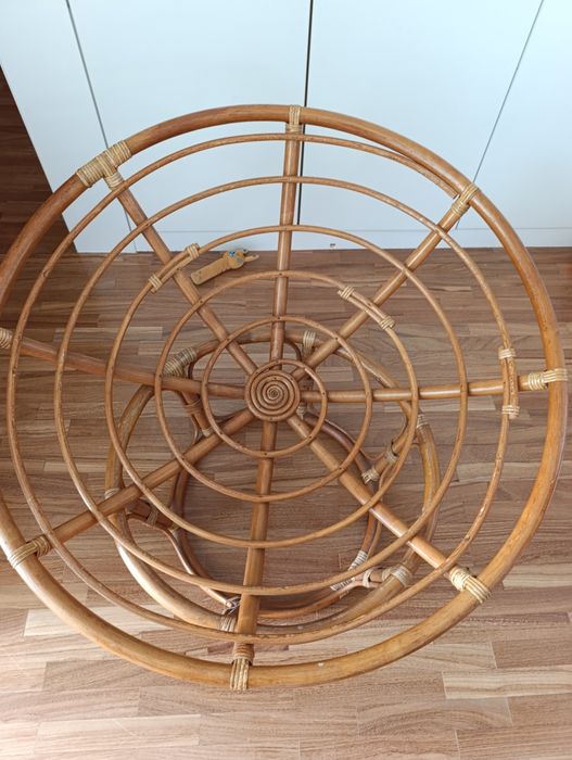 Poltrona em bambu com 110cm de diâmetro.
A poltrona foi comprada na hô