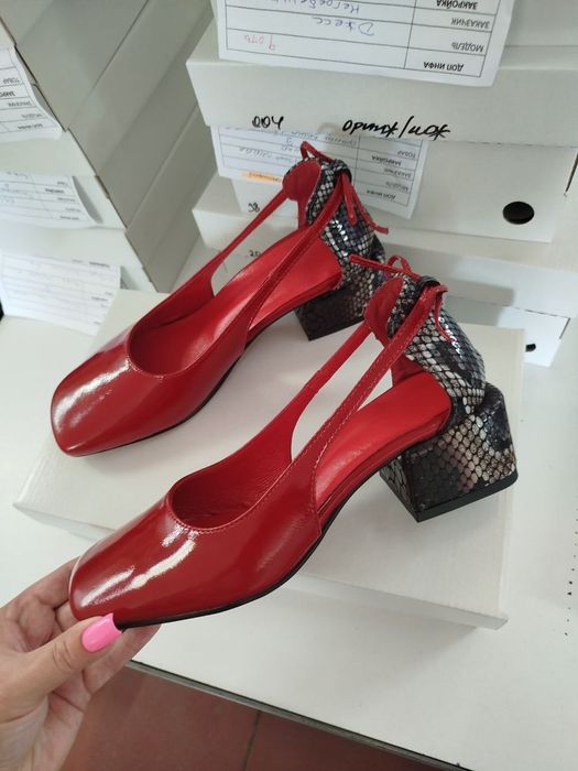 Туфлі червоні лакові