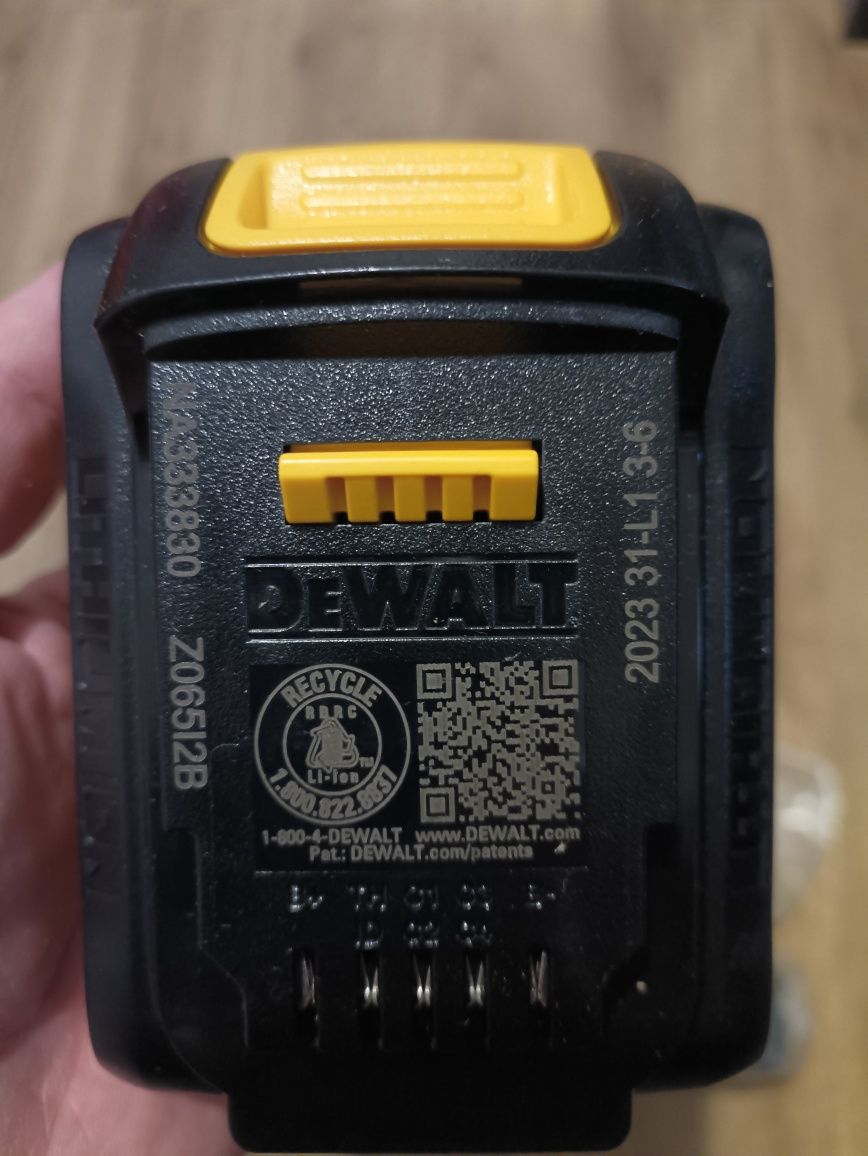 DeWalt DCB200 20V MAX Li-ion Battery