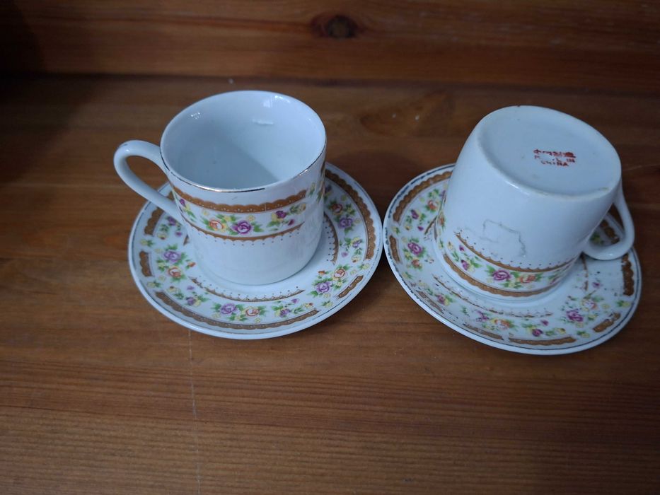 2 Chávenas Café em dourado