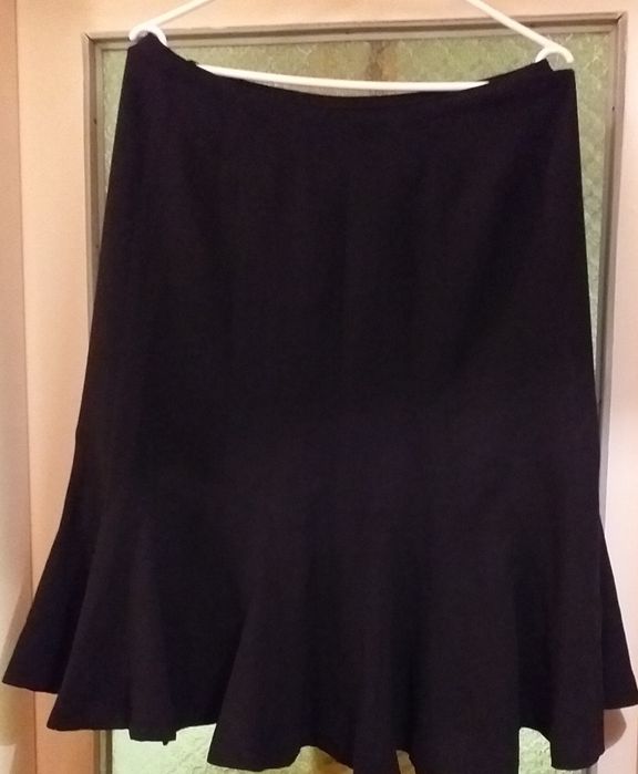 Spódniczka czarna rozkloszowana