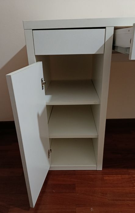 Secretaria IKEA 
Secretária, branco, 105x50 cm