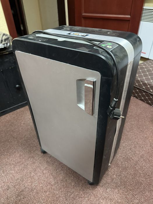 Шредер знищувач бумаги та дисків