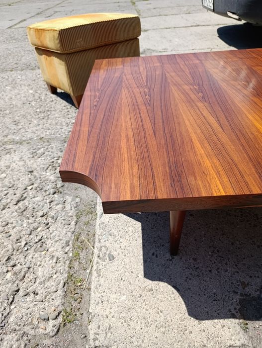 Zestaw PRL stolik i dwie pufki vintage patyczak