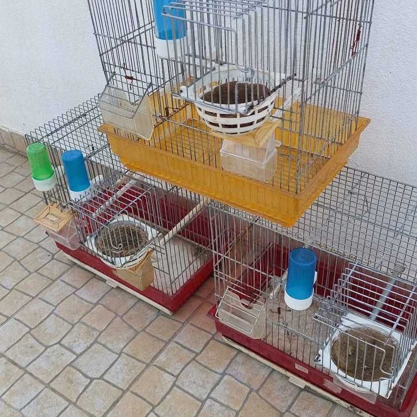 Vendo três gaiolas