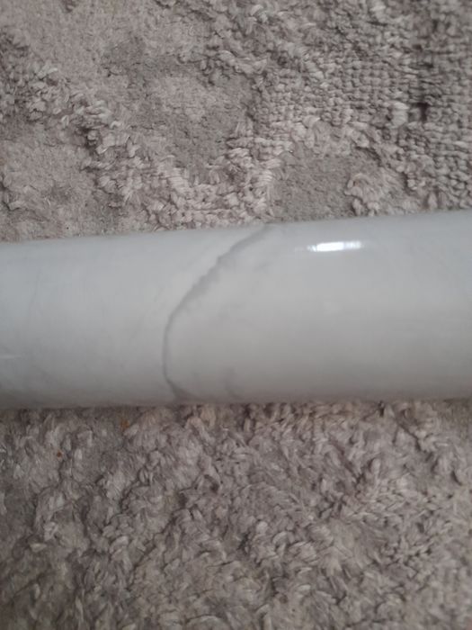 Самоклейка , самоклеюча плівка.