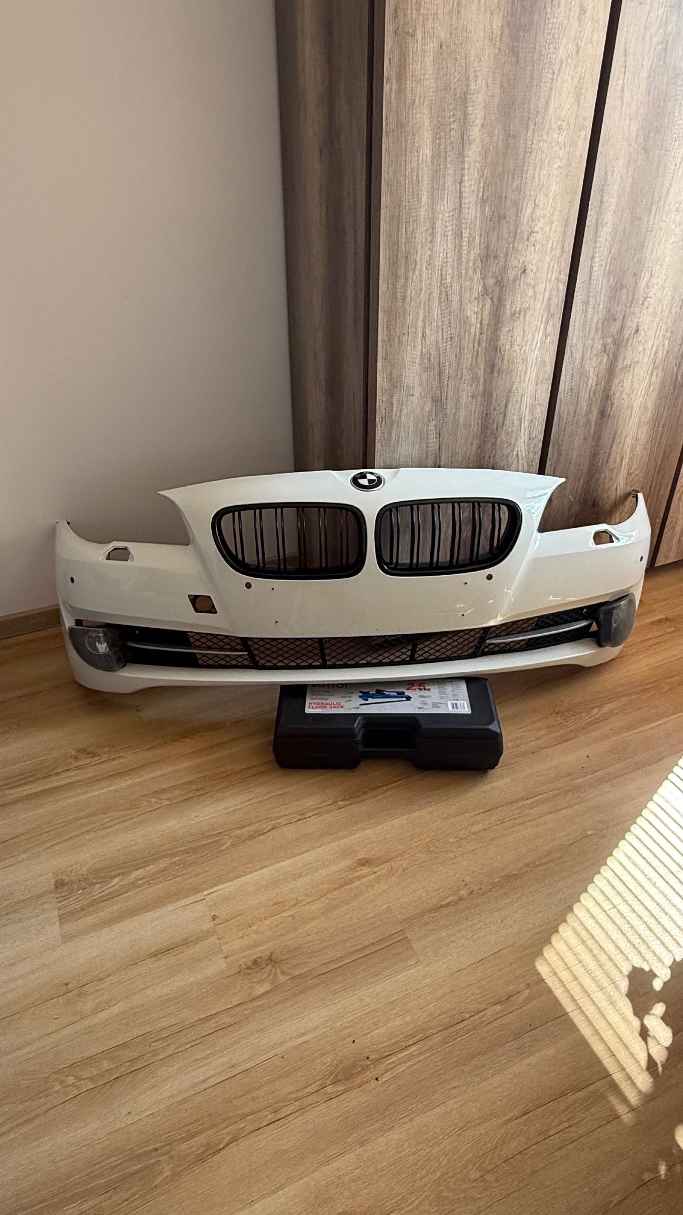 BMW F10 - Zderzak przedni z halogenami i nerkami - komplet