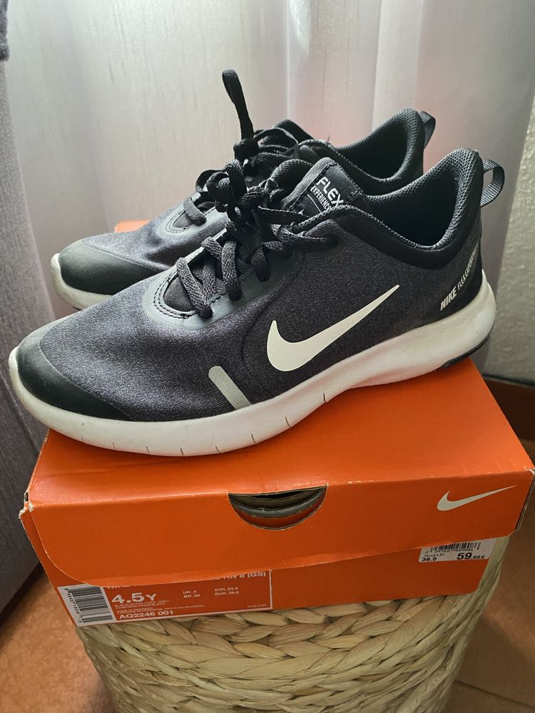 Ténis Nike Tam 36