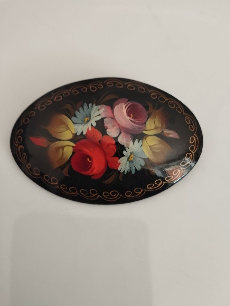 Broszka lakowana vintage