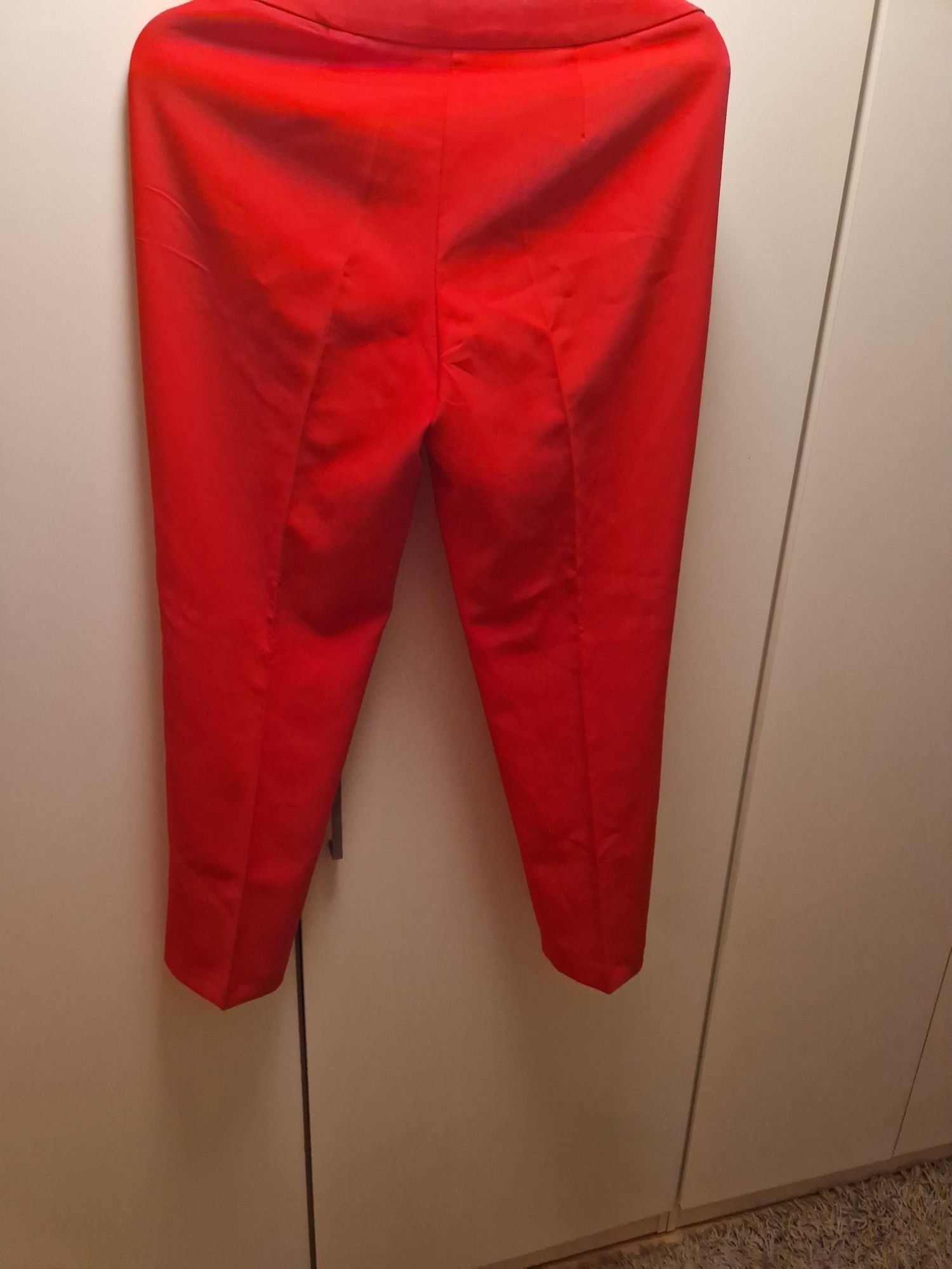 Czerwone spodnie reserved 38