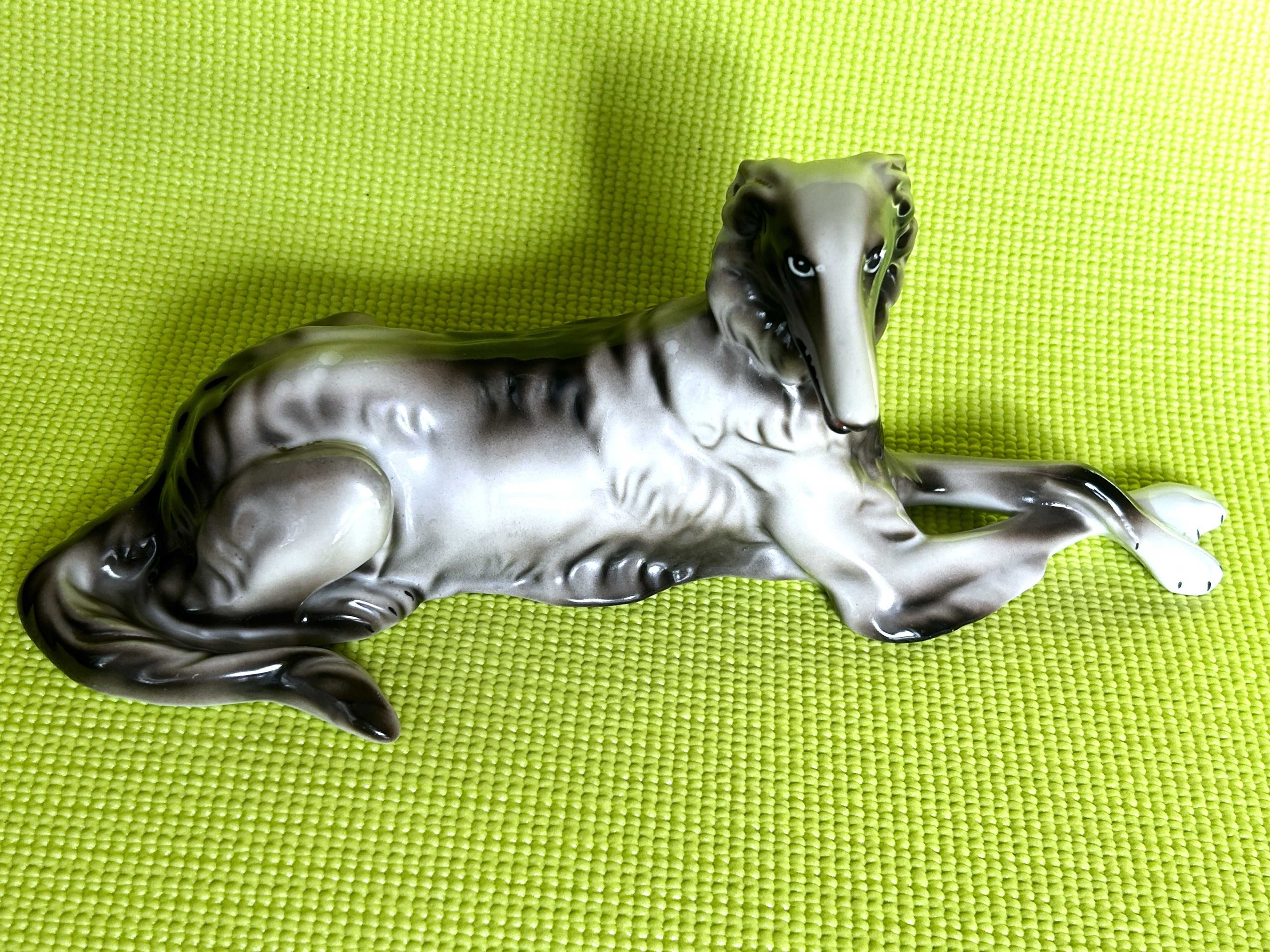 Figurka porcelanowa:”Chart Borzoj” piękny chart rosyjski, Wałbrzych