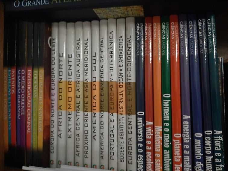 Vendo 6 coleçoes de livros novas sem uso