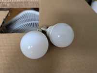 IKEA SOLHETTA zarówka LED E14 470 lumenów kula opalowa biel 2700K 2.9W
