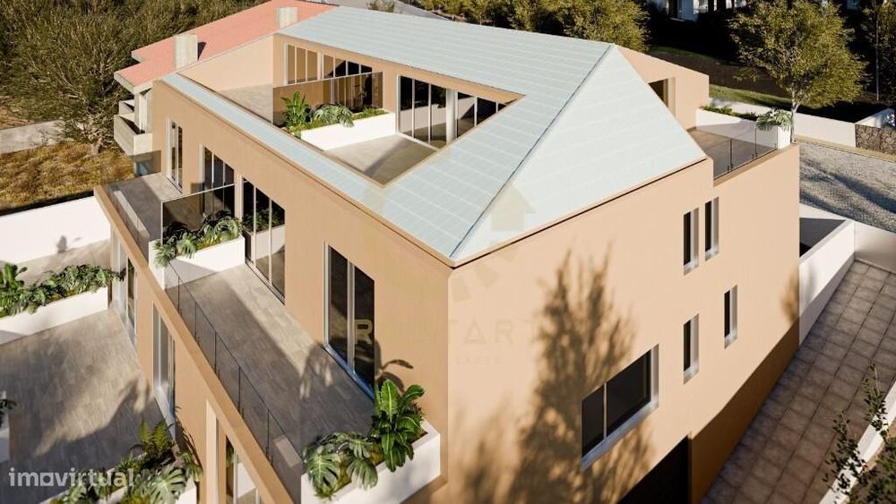 APT T2 orientado a sul, boa varanda, suite, lugar de garagem, piscina