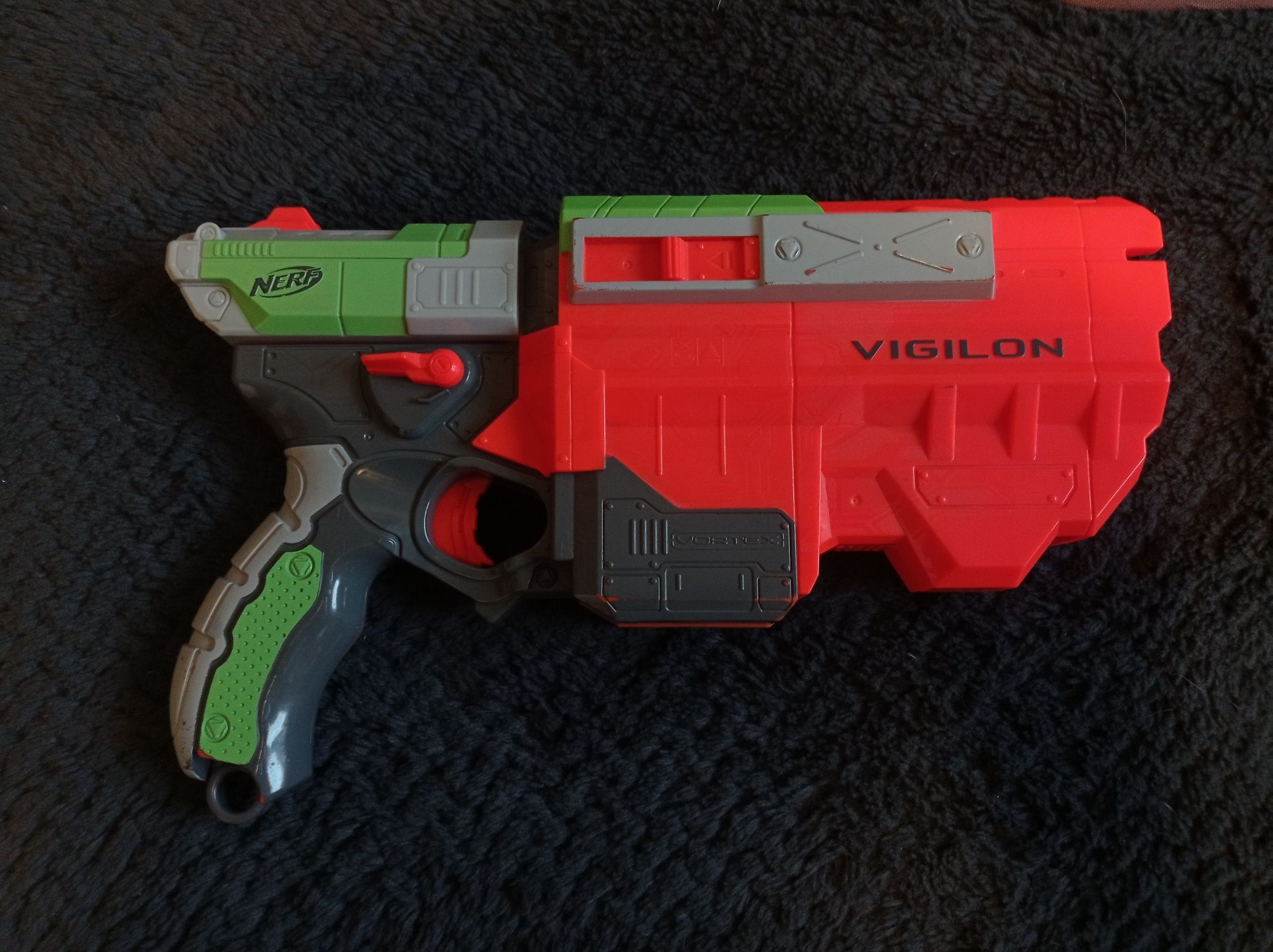 Zestaw 4 pistoletów NERF + magazynek + pasek na strzałki + strzałki