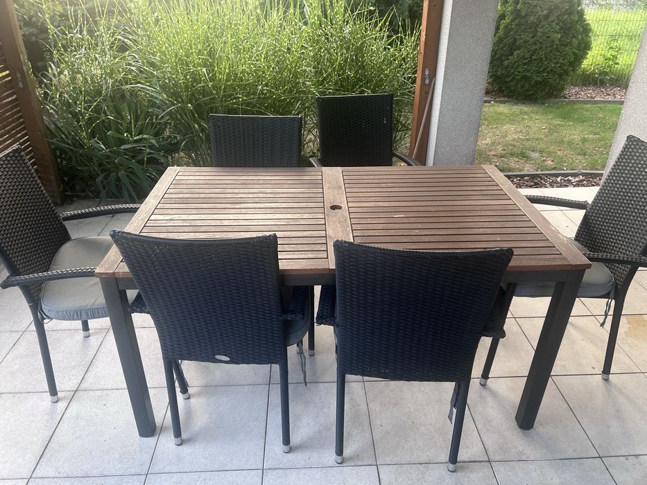Zestaw mebli ogrodowych stół i 6 krzeseł z poduchami