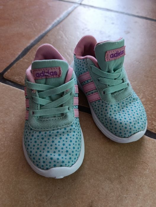 Кросівки adidas 22 розміру на дівчинку