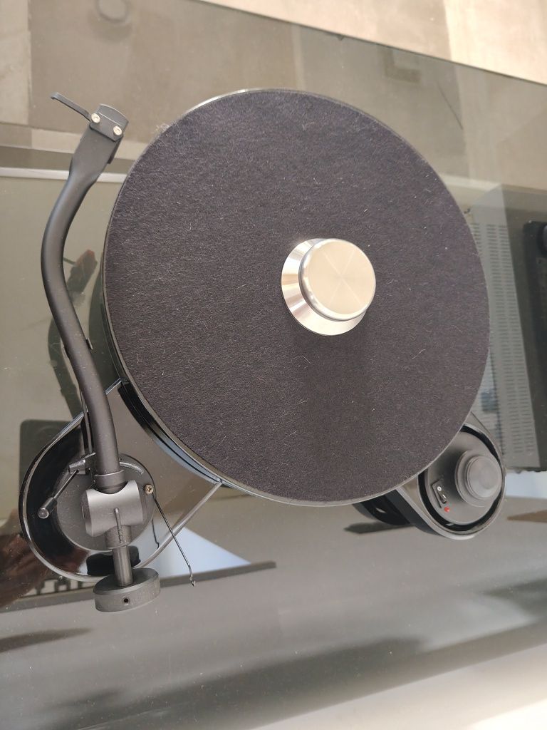 Gramofon Pro-Ject RPM 1 Carbon record player (2M-Red cartridge)