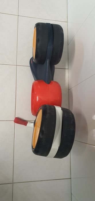 Mota criança para aprender a andar