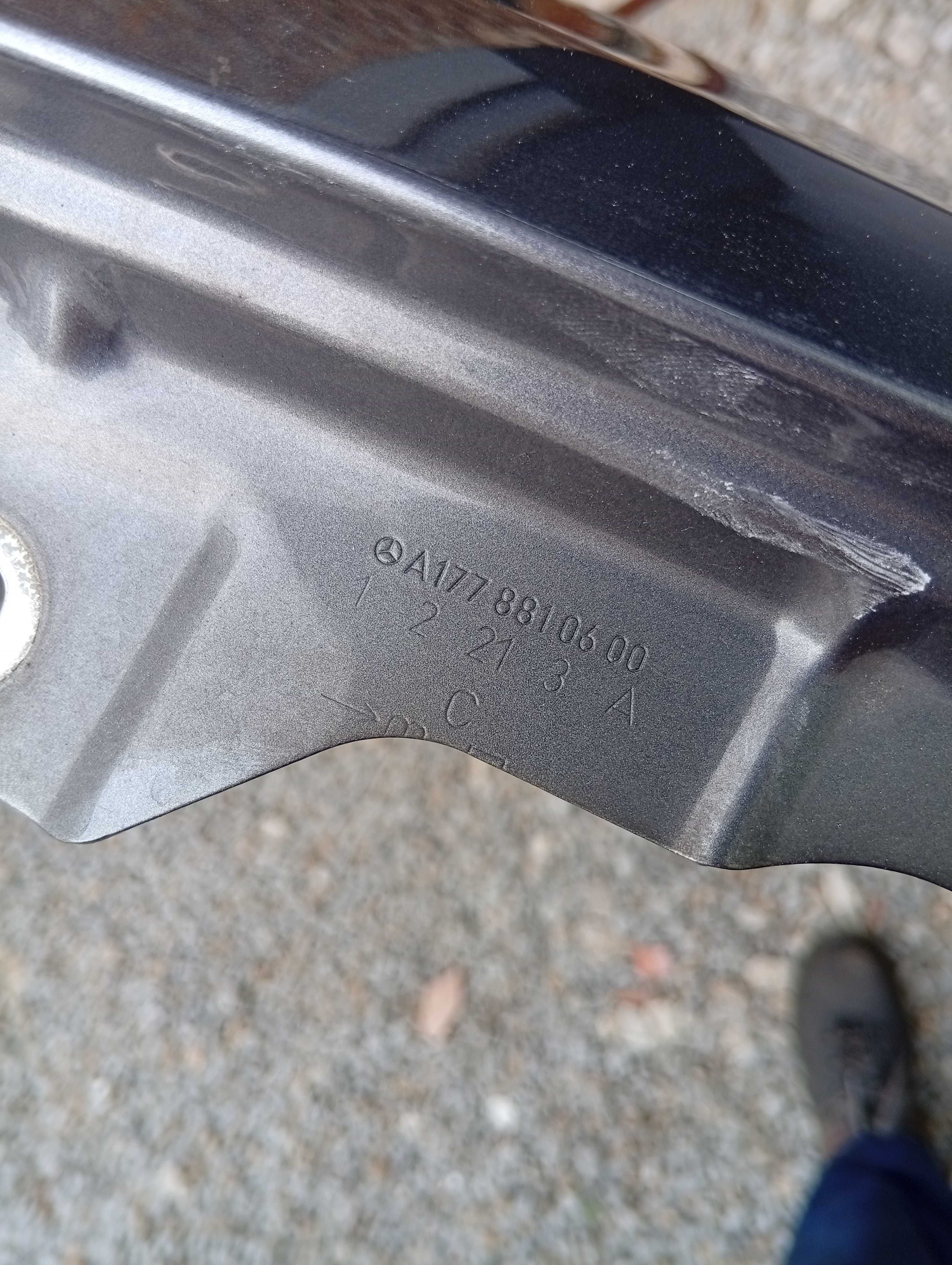 Guarda lamas direito Mercedes A w177