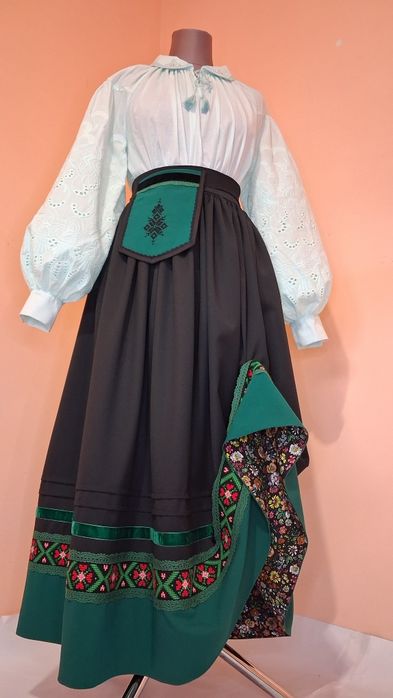 Спідниця в українському стилі з ручною вишивкою хрестиком