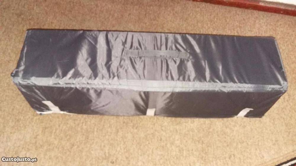 Cama de bébé viagem.