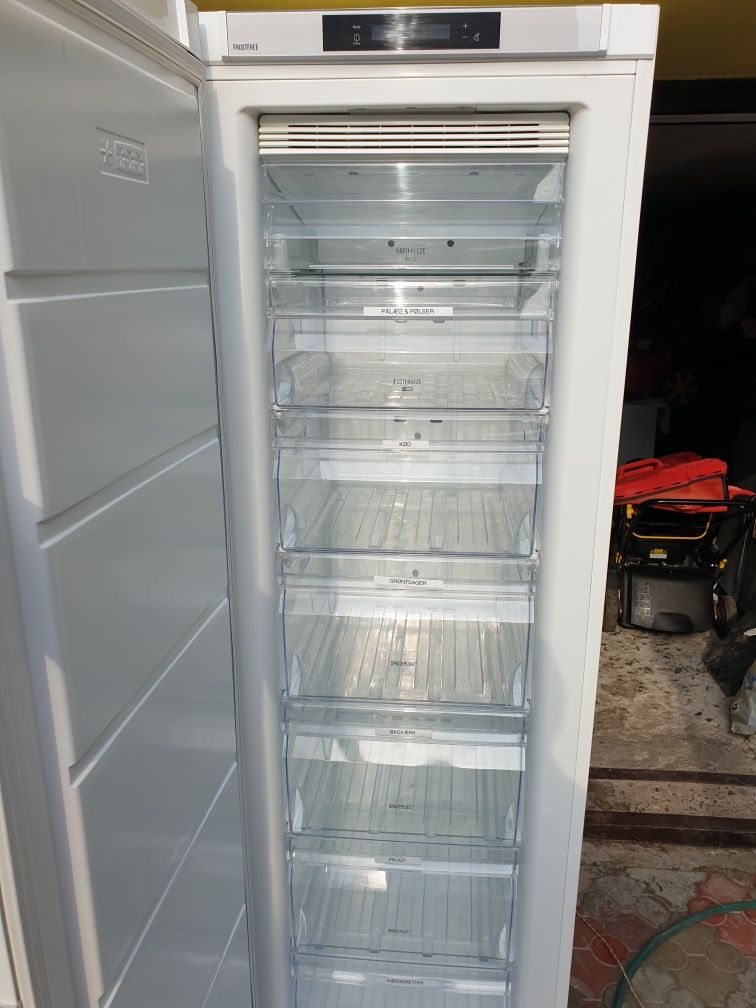 Свіжа!!! Морозильна камера Electrolux "No-Frost_284л 2020р