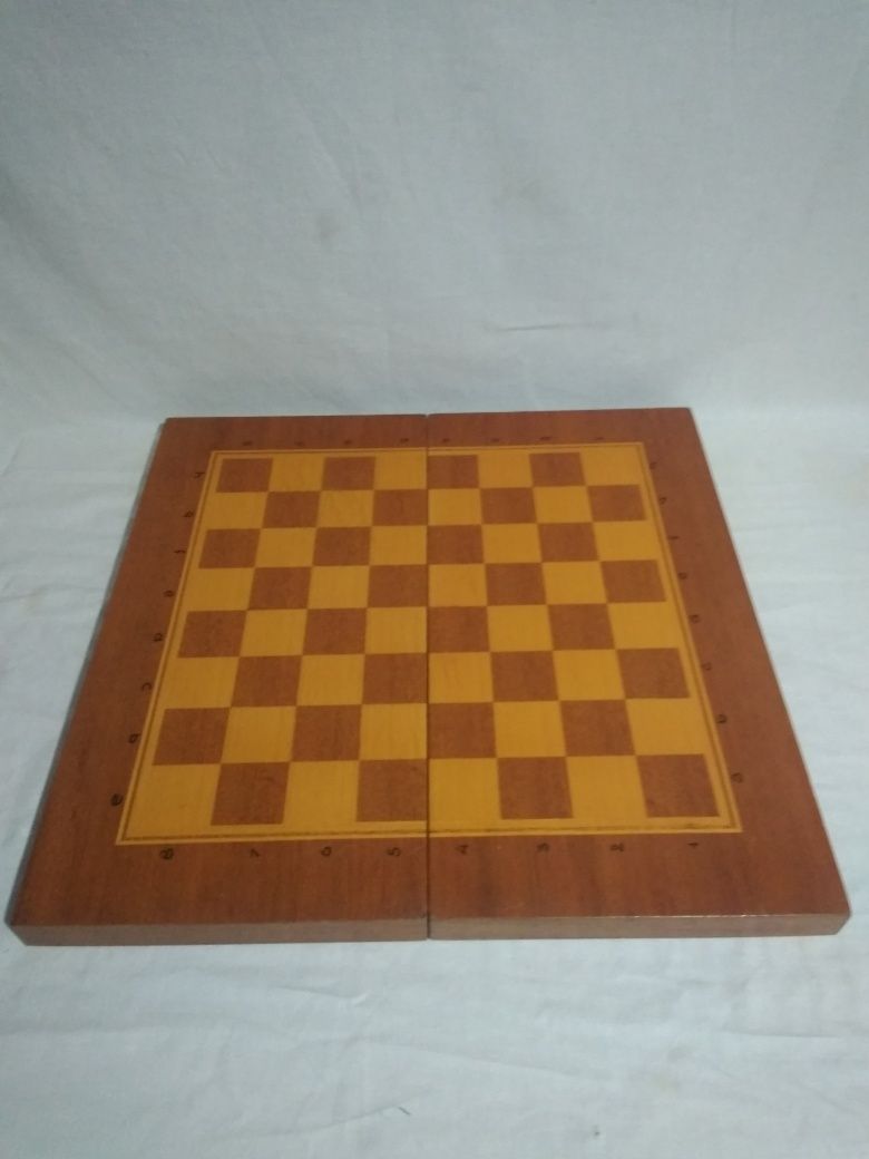 Шахматная доска деревянная, шпон.