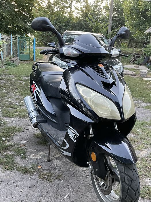 Продам скутер 150 кубів на документах