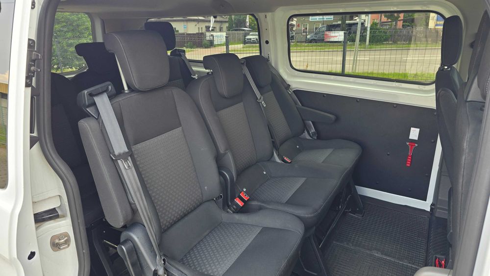Wynajem busa Ford Custom 9 osobowy - Idealny na wyjazdy!