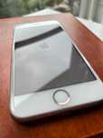iPhone 8 64 GB – Rose Gold – zadbany + 3 etui