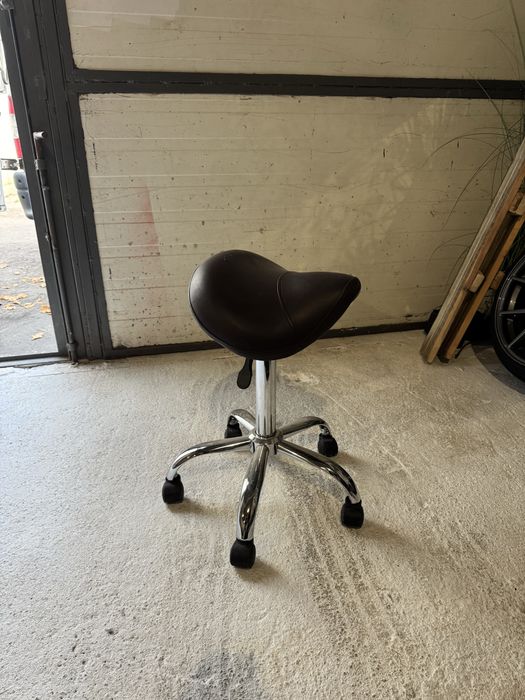 Taboret fryzjerski/kosmetyczny brazowy