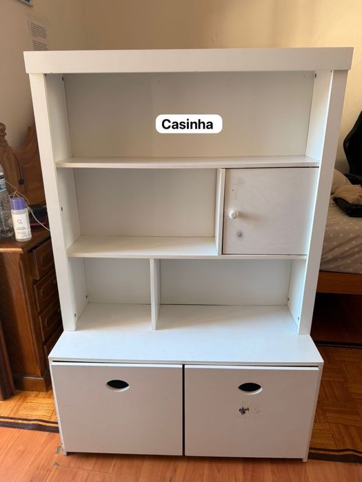 Berço evolutivo com colchao e estantes infantis 200€ TUDO