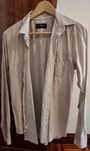 Camisa cinzenta e branca da Pull&Bear
