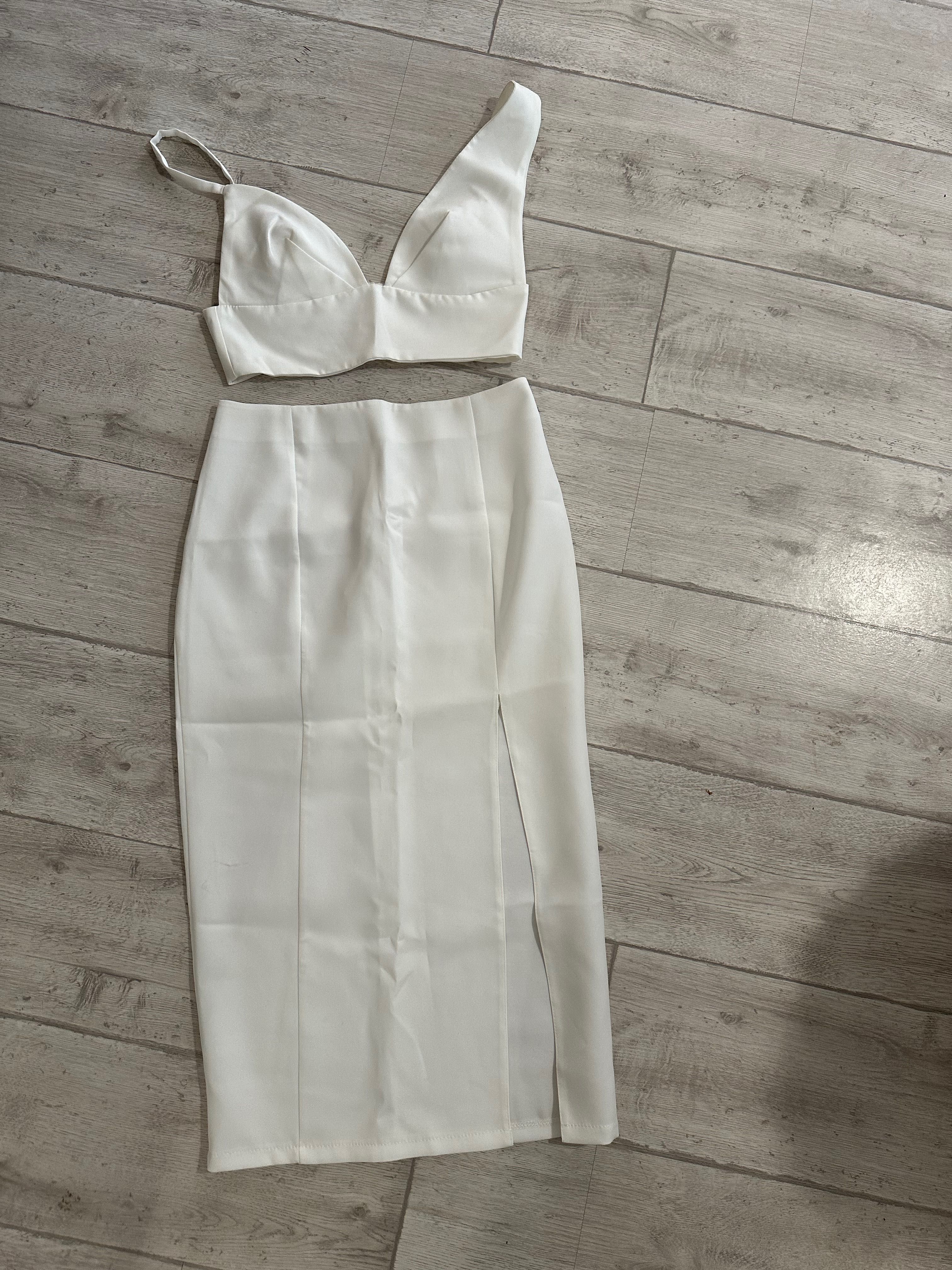 Продам женский летний костюм  юбка  плюс топ размер с белого цвета