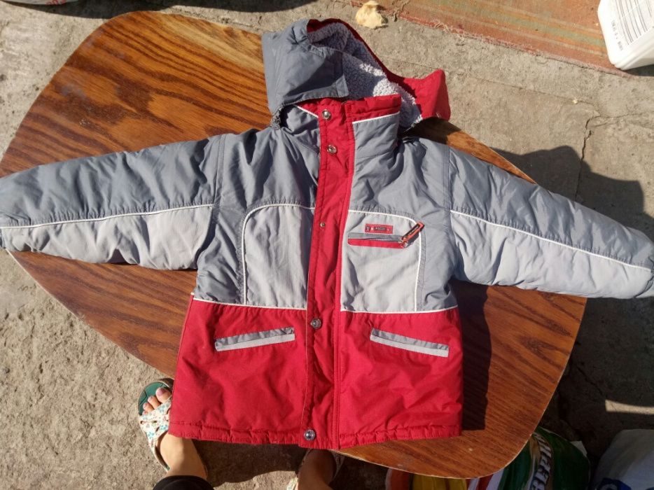 Продам куртку осень-зима на 4-6 лет