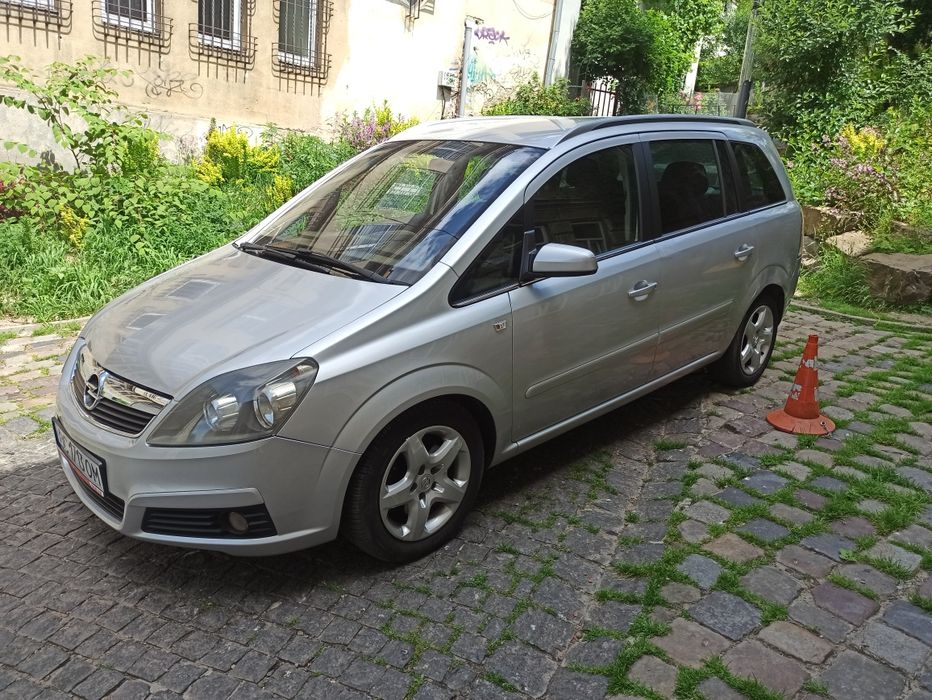 Opel Zafira B, Опель Зафіра Б
