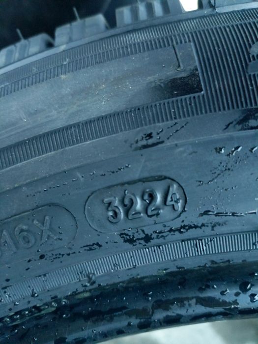 Nowe opony zimowe 215/60/17c Michelin 2024r 2 sztuki