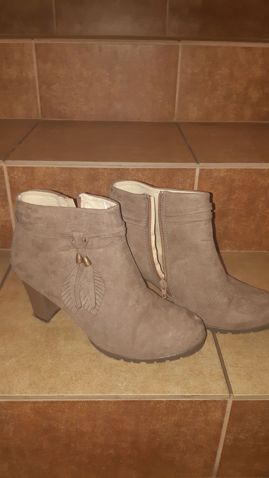 Buty botki na obcasie rozmiar 40