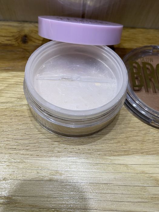 Eveline Cosmetics cloud touch puder i Bell puder bronzer