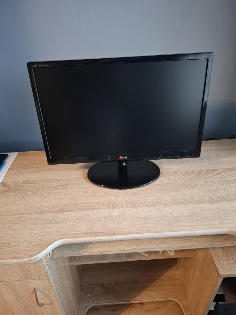 Monitor LG 21 cali z jednostka centralna - komputerem