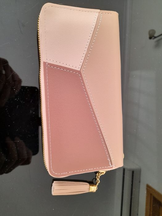 Carteira de senhora nova