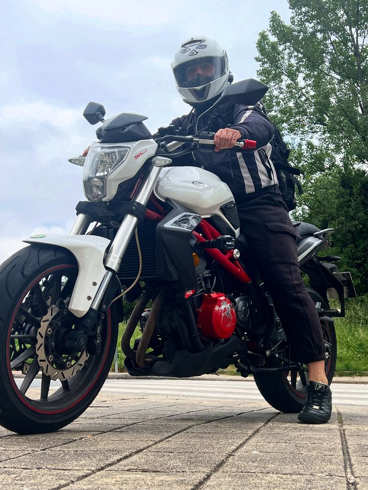 Moto benelli bn 302