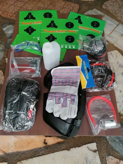 Roçadoras 65cc / 4.9cv ( 6 Discos Diferentes Incluídos + Acessórios )