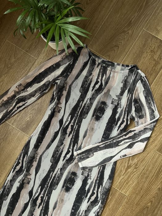 Сукня міді в сіточку