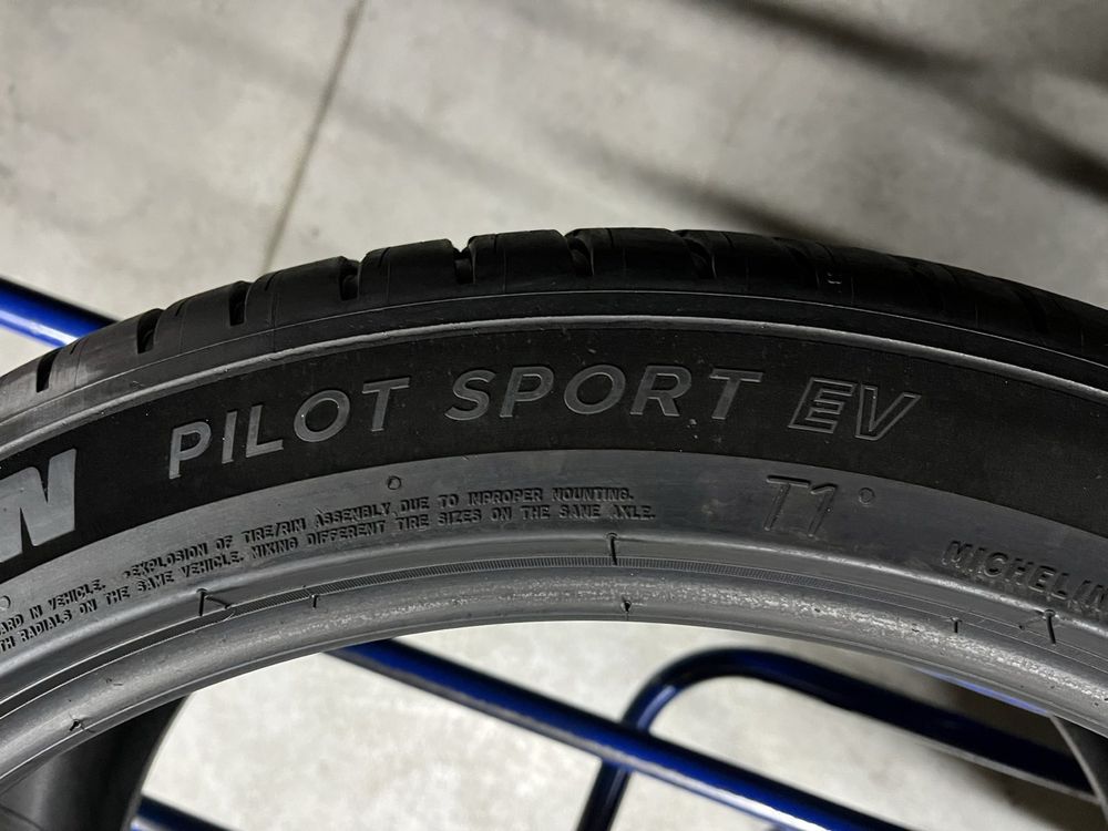 255/40/20 R20 Michelin Pilot Sport EV 4шт нові